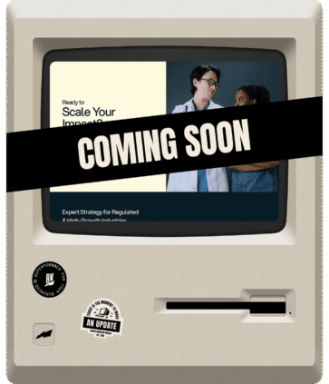 Wizualizacja projektu Strategy Mentors na monitorze z napisem 